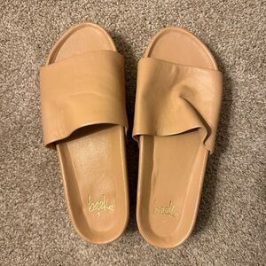 NWOT Belk Platform Slides